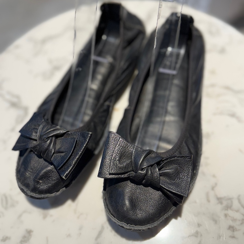 Chic Black Bow Loafers